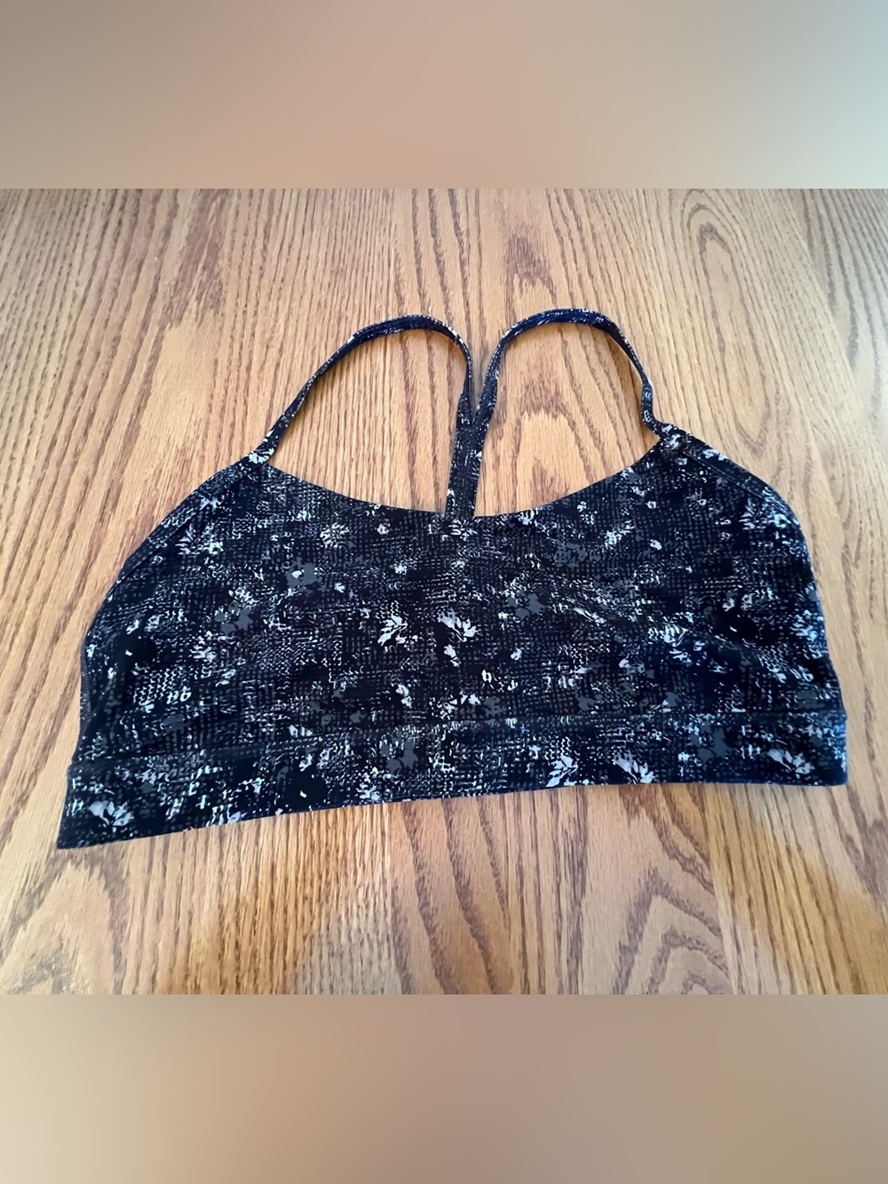 lululemon Size 12 Black Marled Strappy Sports Bra with Patterned Trim